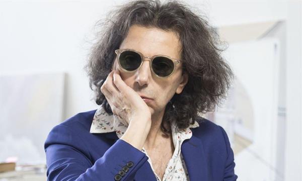 Rencontre avec le philosophe Eric Sadin : Comment l'addiction au digital transforme la manière de faire de la politique