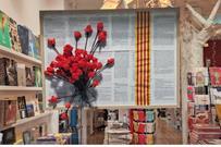 Dia del llibre - Signatures a la parada de l'Espai literari del Passeig de Gràcia  - 