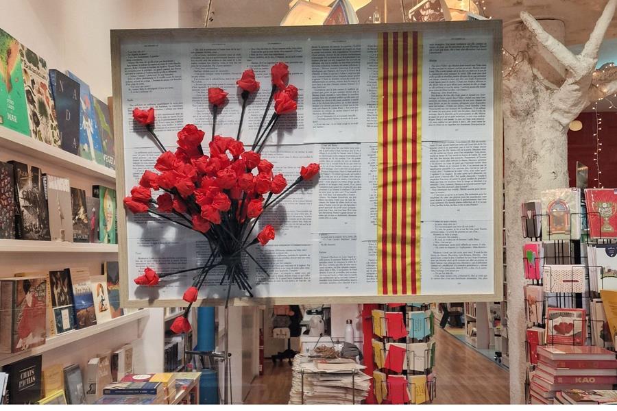 Dia del llibre - Signatures a la parada de l'Espai literari del Passeig de Gràcia - 