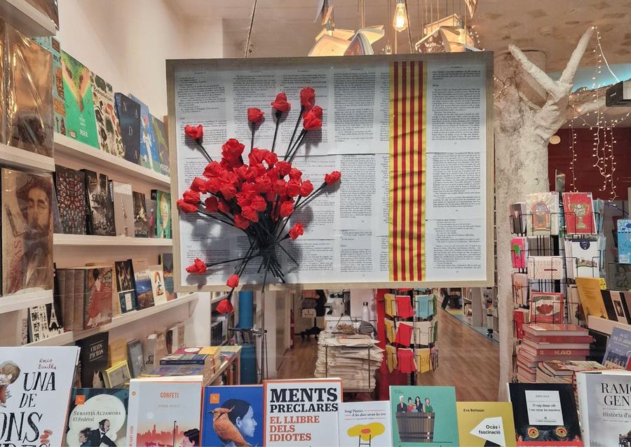 Dia del llibre - Signatures davant de la llibreria - 