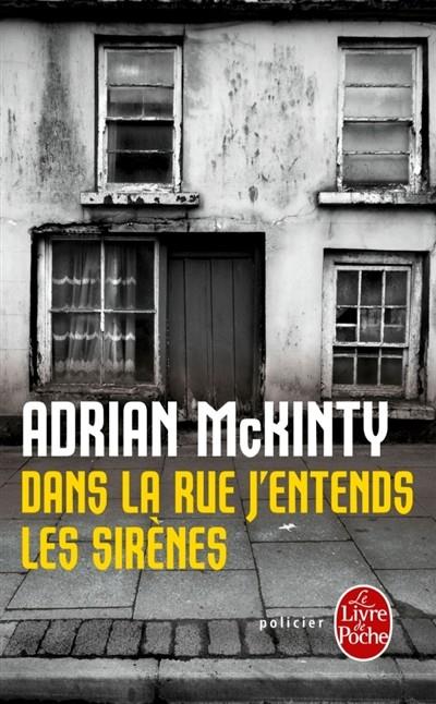 DANS LA RUE J'ENTENDS LES SIRÈNES | 9782253093138 | ADRIAN MCKINTY
